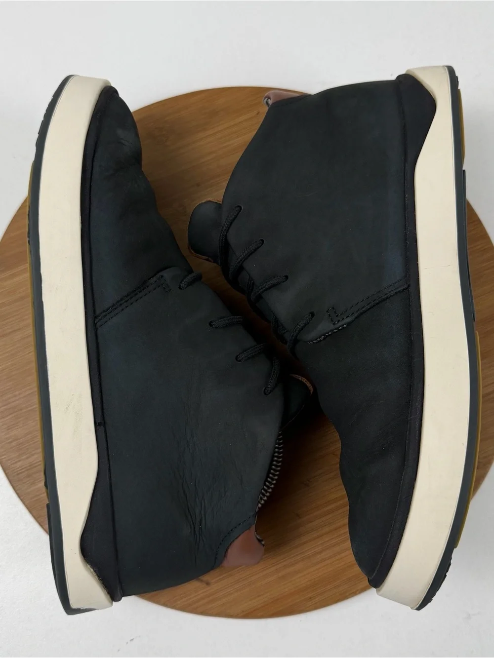 OluKai sleek black